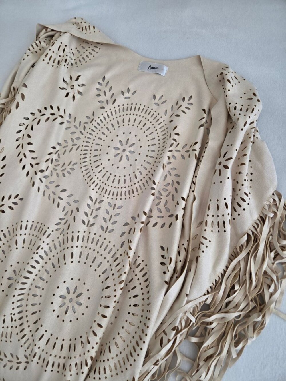 💙 Choles Beige Faux Suede Laser Cut Fringe Cape Poncho One Size Boho Western - Picture 6 of 8